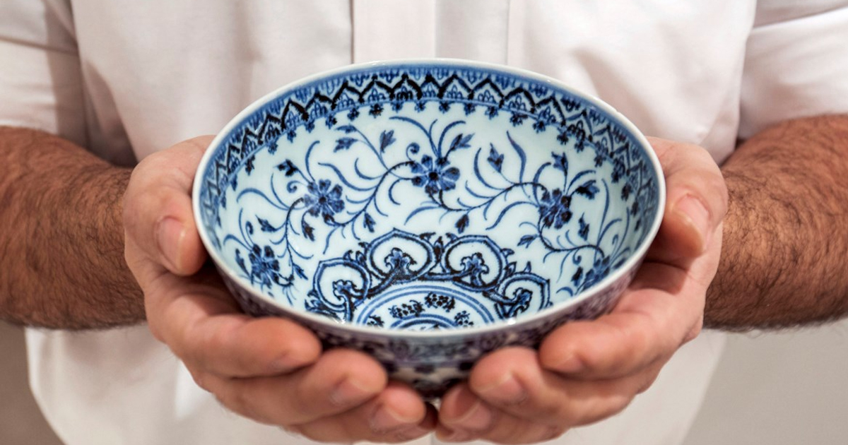 The actual value of the bowl bought for Rs 2,500 is Rs 4 crore. Millionaire family