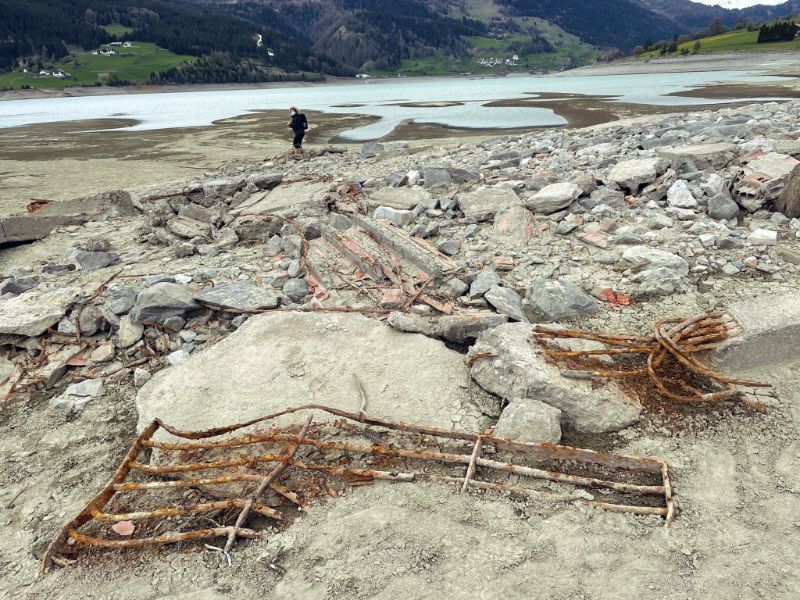 Lost village emerges from Italian lake after 70 years.