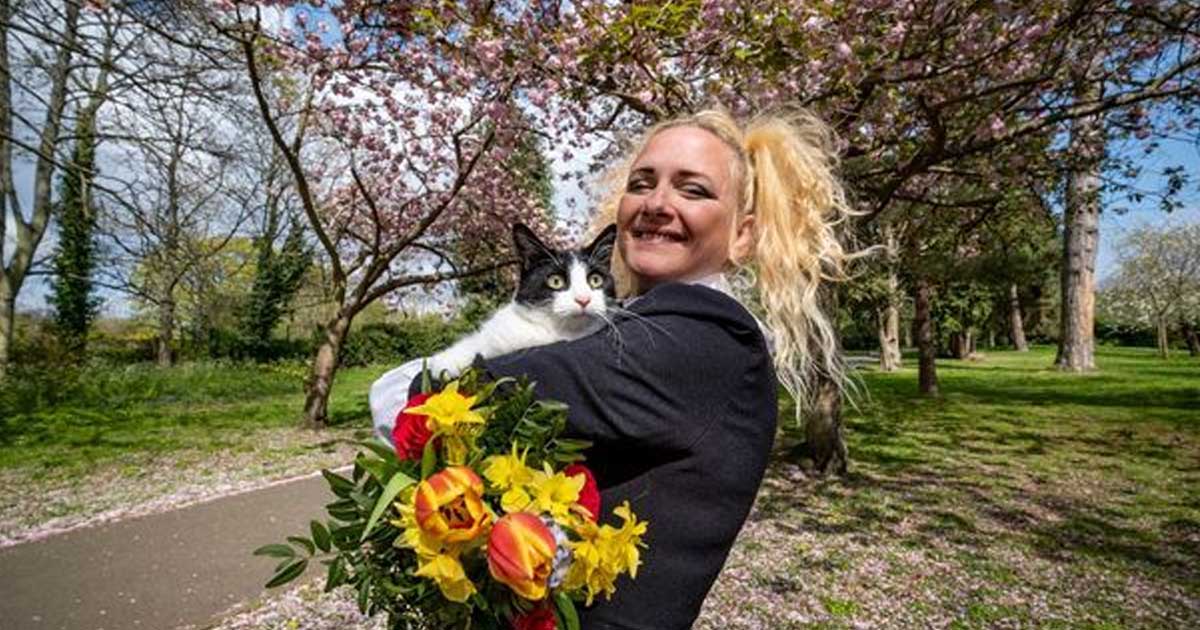 Women with Cat