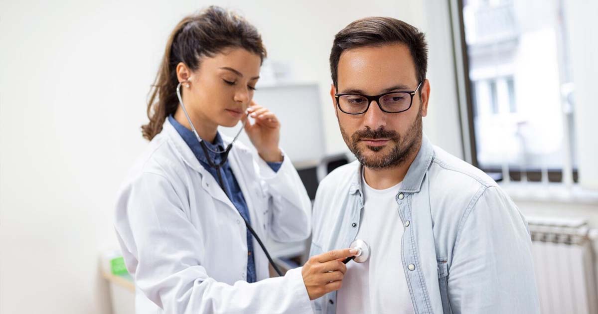 men consult female doctor